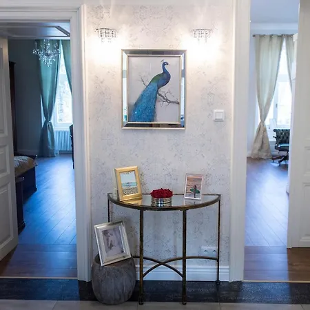 Luxury Designer Period In Old Town By The Presidential Palace Pressburg