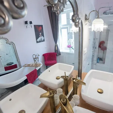 شقة Luxury Designer Period In Old Town By The Presidential Palace *