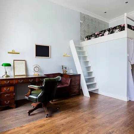 Luxury Designer Period In Old Town By The Presidential Palace Apartment *