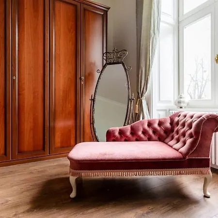 Luxury Designer Period In Old Town By The Presidential Palace