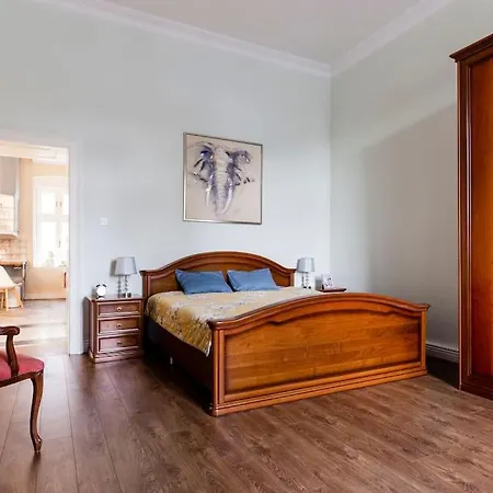 Luxury Designer Period In Old Town By The Presidential Palace Bratislava