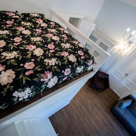 Luxury Designer Period In Old Town By The Presidential Palace Apartment