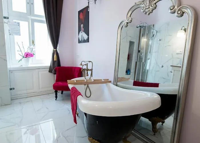 Apartment Luxury Designer Period In Old Town By The Presidential Palace *