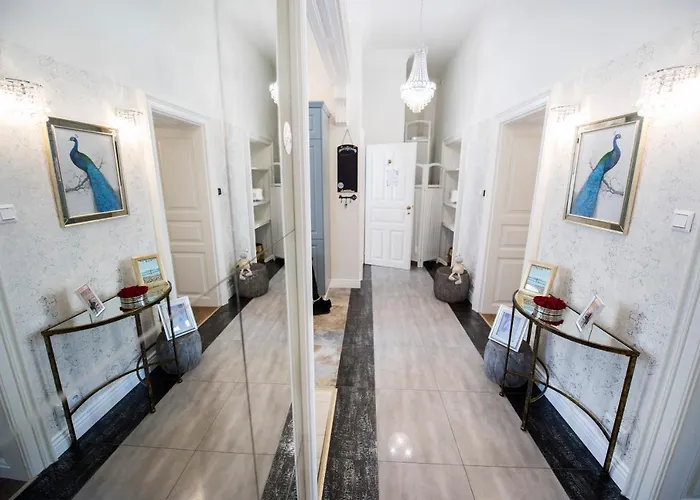 Luxury Designer Period In Old Town By The Presidential Palace Apartment