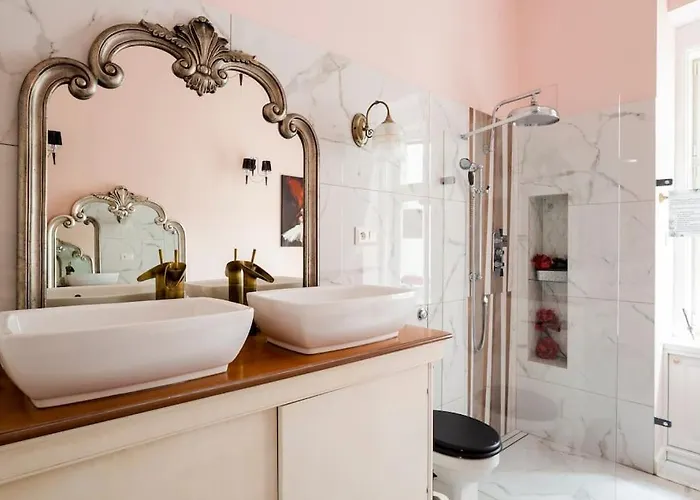 Luxury Designer Period In Old Town By The Presidential Palace