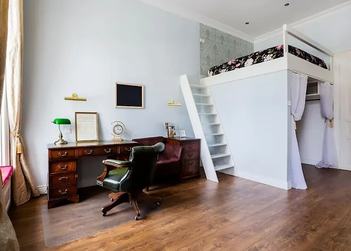 Luxury Designer Period In Old Town By The Presidential Palace Apartament *