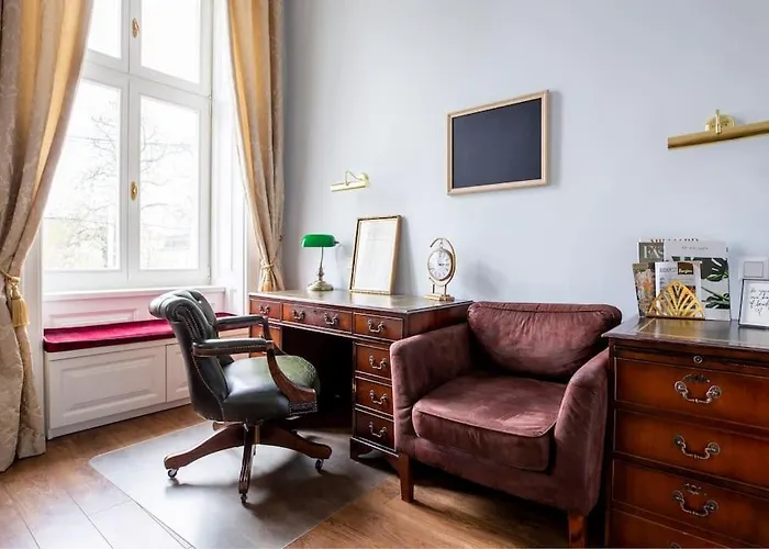 Luxury Designer Period In Old Town By The Presidential Palace Apartament Bratislava