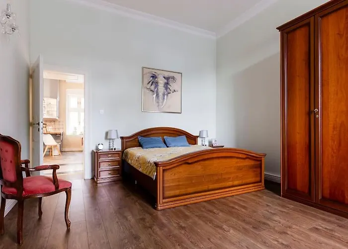 Luxury Designer Period In Old Town By The Presidential Palace Pressburg