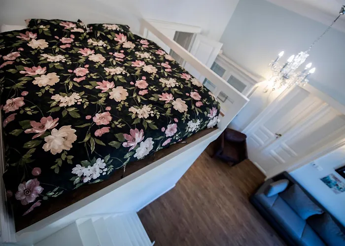 Luxury Designer Period In Old Town By The Presidential Palace Apartament