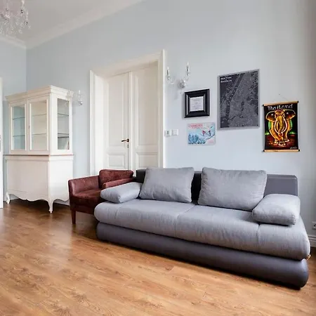 Luxury Designer Period In Old Town By The Presidential Palace ブラチスラヴァ