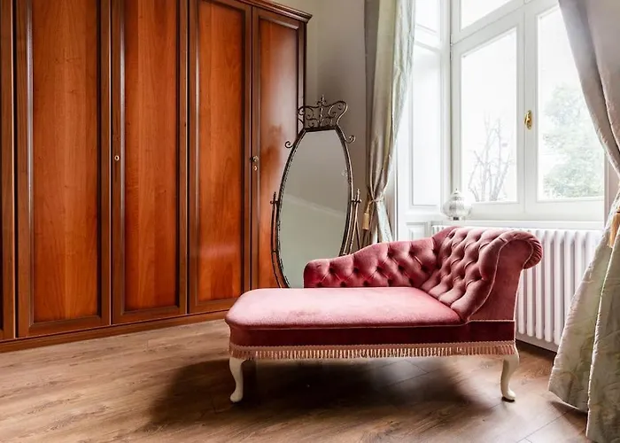 Luxury Designer Period In Old Town By The Presidential Palace