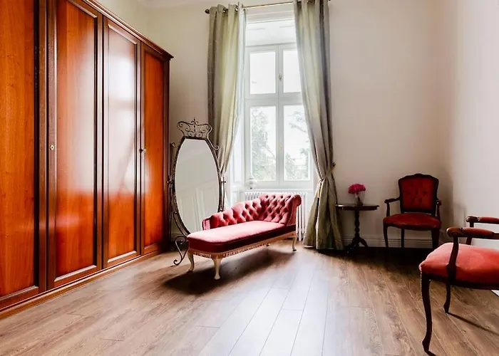 Luxury Designer Period In Old Town By The Presidential Palace アパート